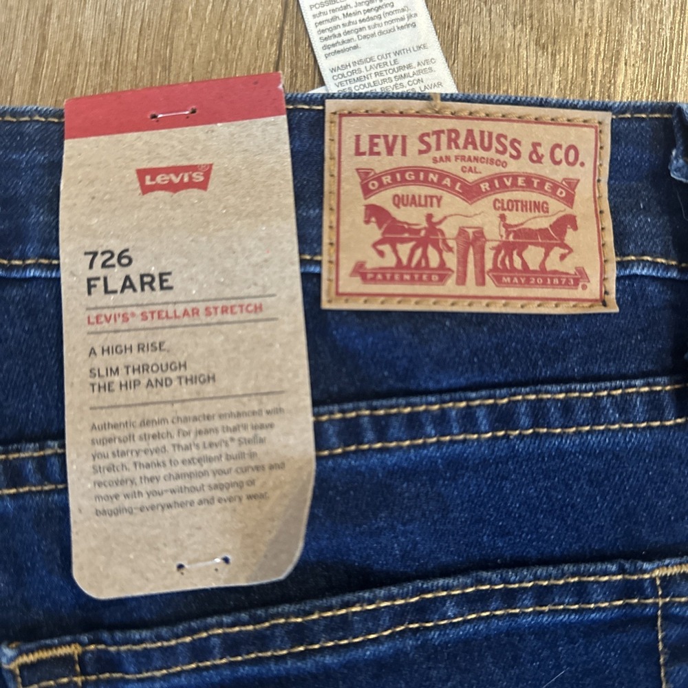 Levi's 726 High Rise Flare Jeans Womens 31x30 Dark Wash Stretch Denim Pants Y2K - Picture 3 of 9